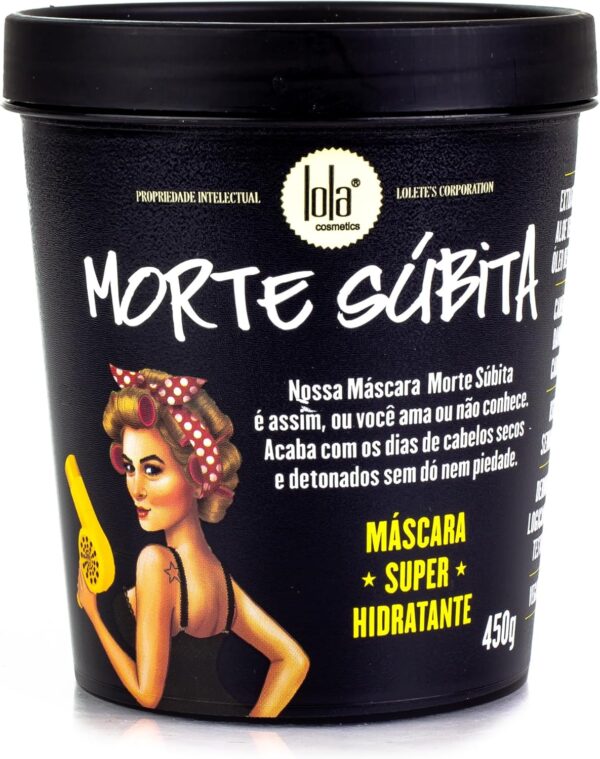 A Lola Cosmetics Morte Súbita - Máscara Super Hidratante é o tratamento intensivo que seus cabelos precisam para recuperar a saúde e o brilho. Com 450g de puro poder hidratante, essa máscara é ideal para fios ressecados, danificados ou sem vida. Sua fórmula rica em ativos nutritivos penetra profundamente nos cabelos, proporcionando hidratação intensa, reparação e maciez. Além disso, ajuda a selar as cutículas, garantindo fios mais alinhados, com brilho e toque sedoso. Perfeita para quem busca revitalizar os cabelos de forma eficaz e duradoura, a Morte Súbita é um verdadeiro SOS capilar, devolvendo vida e vitalidade aos seus fios.